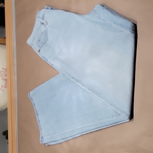 Universal Thread Size 4/27R Light Wash Relaxed Wide Leg Jeans, Gently Used Cond. - Picture 1 of 16